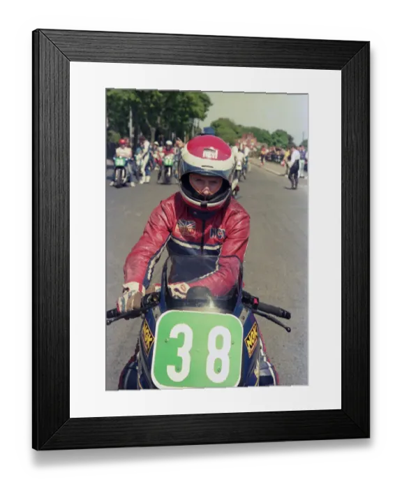 Framed Print : Mick Hunt (Yamaha) 1987 Production TT Framed Print : Mick Hunt (Yamaha) 1987 Production TT