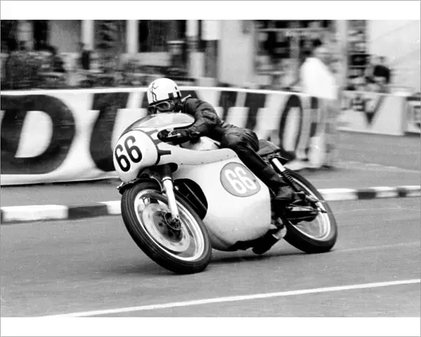 Alan Peck (Norton) 1966 Senior Manx Grand Prix