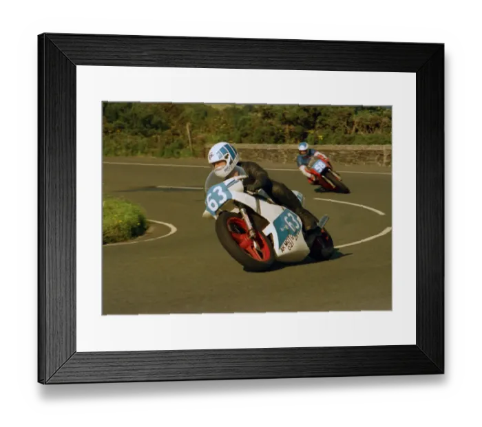 Framed Print : Will Williams (Yamaha) at The Gooseneck, 1987 Junior Manx Grand Prix Framed Print : Will Williams (Yamaha) at The Gooseneck, 1987 Junior Manx Grand Prix
