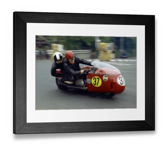Framed Print : Roger Dutton & Tony Wright (Triumph) 1971 Sidecar 750 TT Framed Print : Roger Dutton & Tony Wright (Triumph) 1971 Sidecar 750 TT