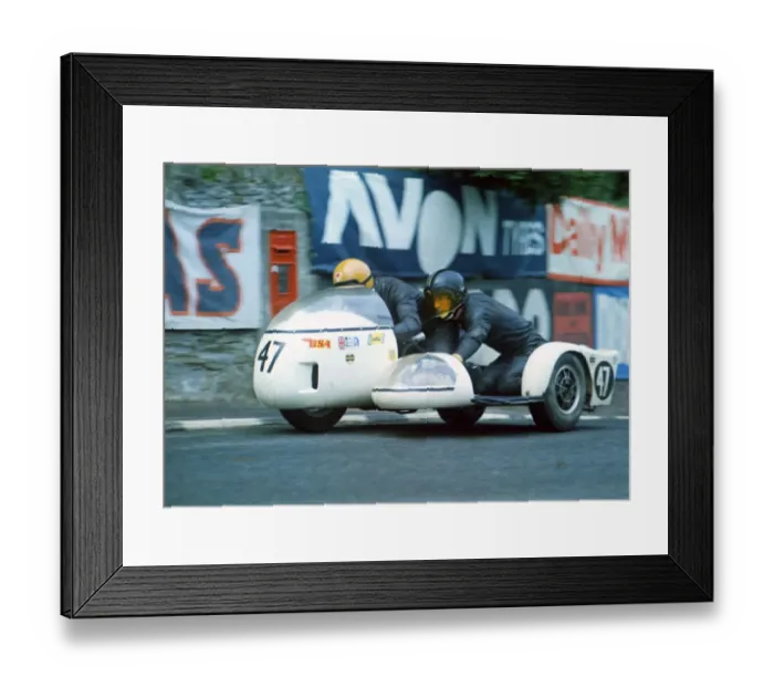 Framed Print : Mick Whitton & Nick Haslam (BSA) 1971 500 Sidecar TT Framed Print : Mick Whitton & Nick Haslam (BSA) 1971 500 Sidecar TT