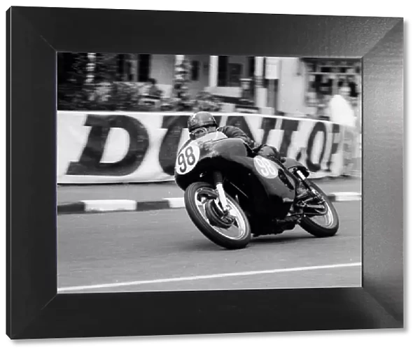 Gordon Daniels (AJS) 1966 Junior Manx Grand Prix