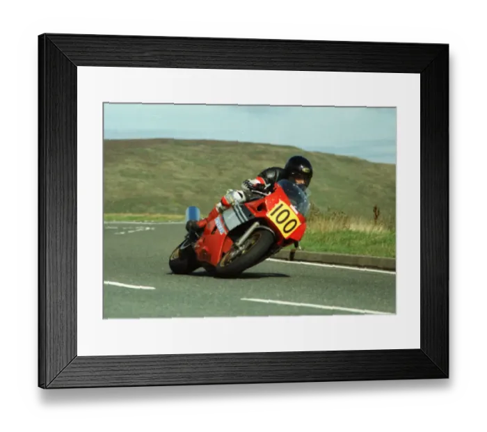 Framed Print : Loz Wilson (Yamaha) 1989 Senior Manx Grand Prix Framed Print : Loz Wilson (Yamaha) 1989 Senior Manx Grand Prix