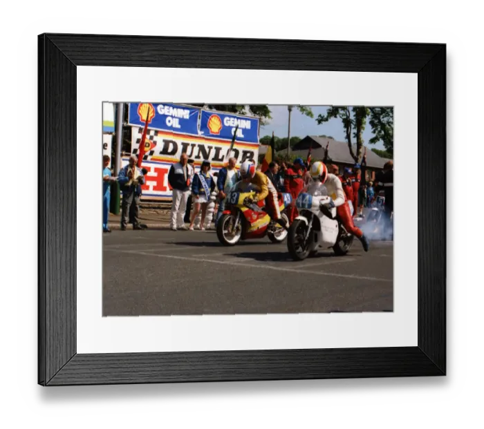 Framed Print : Mark Westmorland (Yamaha, 43) & Marek Nofer (Yamaha) 1989 Junior TT Framed Print : Mark Westmorland (Yamaha, 43) & Marek Nofer (Yamaha) 1989 Junior TT
