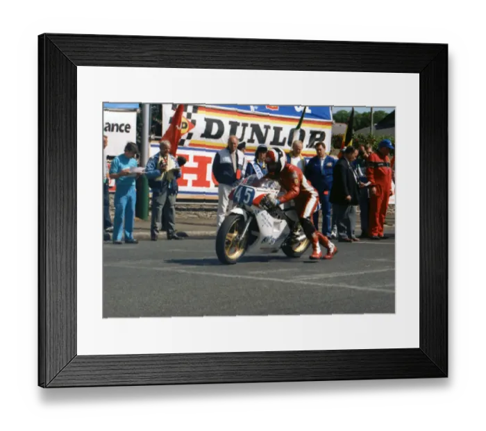 Framed Print : Ian Jones (Yamaha) 1989 Junior TT Framed Print : Ian Jones (Yamaha) 1989 Junior TT