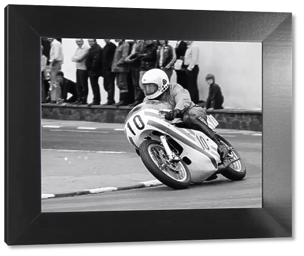 Ewen McKechnie (Yamaha) 1975 Senior Manx Grand Prix