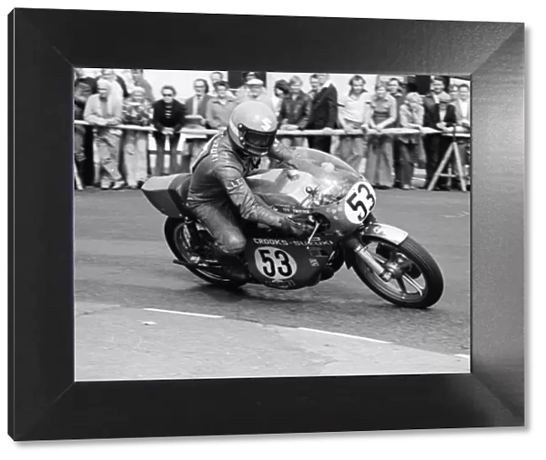 Les Trotter (Crooks Suzuki) 1975 Senior Manx Grand Prix