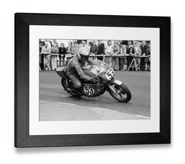 Framed Print : Les Trotter (Crooks Suzuki) 1975 Senior Manx Grand Prix Framed Print : Les Trotter (Crooks Suzuki) 1975 Senior Manx Grand Prix