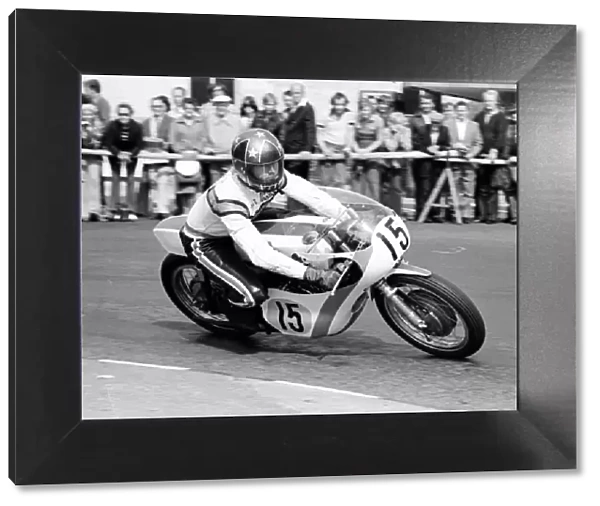Dave Sharratt (Yamaha) 1975 Senior Manx Grand Prix