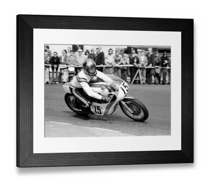 Framed Print : Dave Sharratt (Yamaha) 1975 Senior Manx Grand Prix Framed Print : Dave Sharratt (Yamaha) 1975 Senior Manx Grand Prix