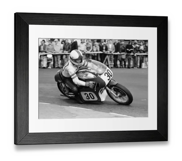 Framed Print : David Endean (Suzuki) 1975 Senior Manx Grand Prix Framed Print : David Endean (Suzuki) 1975 Senior Manx Grand Prix