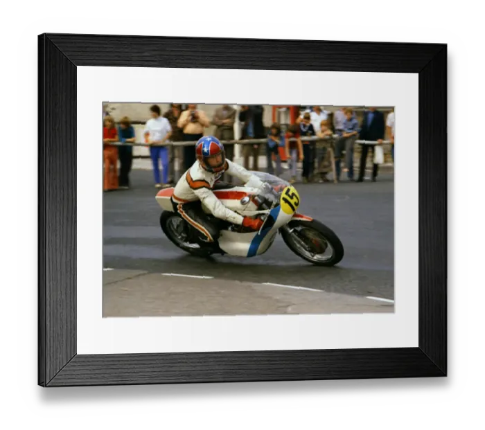 Framed Print : Dave Sharratt (Yamaha) 1975 Senior Manx Grand Prix Framed Print : Dave Sharratt (Yamaha) 1975 Senior Manx Grand Prix
