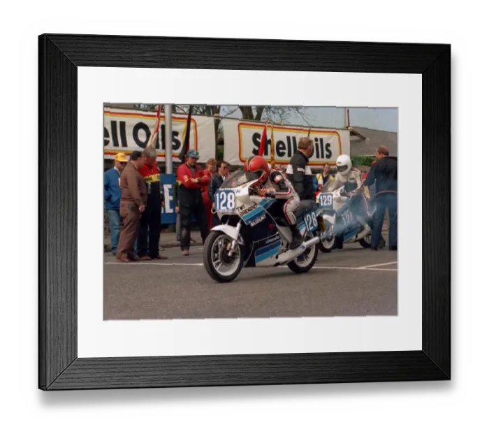 Framed Print : Ian Lougher (Suzuki) 1986 Production D TT Framed Print : Ian Lougher (Suzuki) 1986 Production D TT