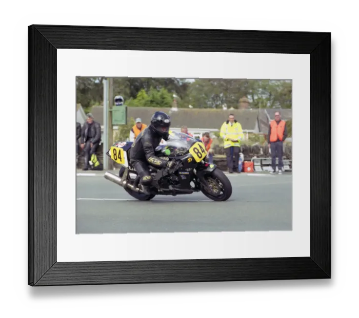 Framed Print : Huw Huws (Norton) 2002 Senior Manx Grand Prix Framed Print : Huw Huws (Norton) 2002 Senior Manx Grand Prix