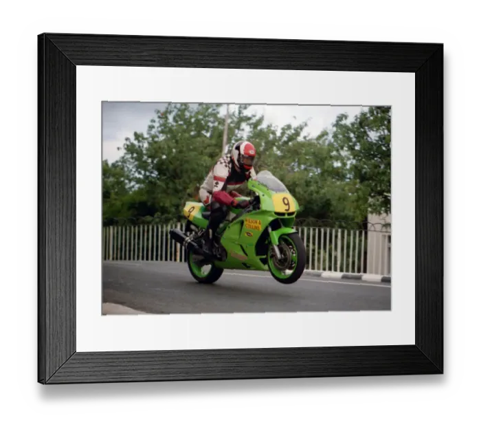 Framed Print : Robbie Watterson (Kawasaki) 1995 Newcomers Manx Grand Prix Framed Print : Robbie Watterson (Kawasaki) 1995 Newcomers Manx Grand Prix