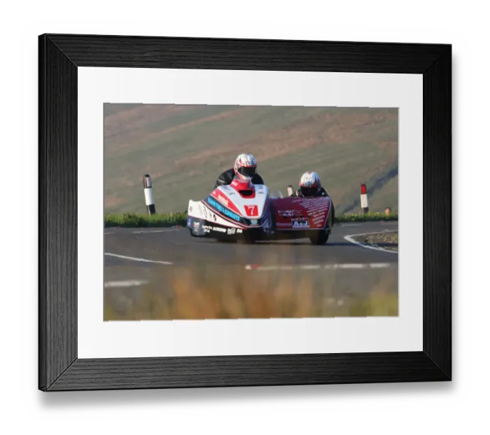 Framed Print : Karl Bennett & Maxine Vasseur (DMR Yamaha) 2018 Sidecar TT Framed Print : Karl Bennett & Maxine Vasseur (DMR Yamaha) 2018 Sidecar TT