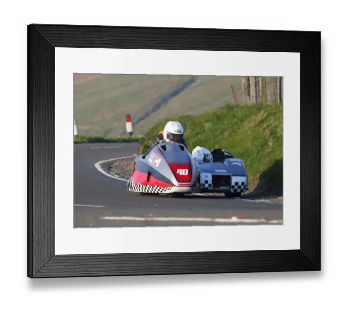 Framed Print : John Shipley & Andrew Haynes (LCR Suzuki) 2018 Sidecar TT Framed Print : John Shipley & Andrew Haynes (LCR Suzuki) 2018 Sidecar TT