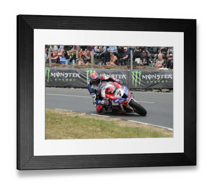 Framed Print : Gary Johnson (Kawasaki) 2018 Senior TT Framed Print : Gary Johnson (Kawasaki) 2018 Senior TT