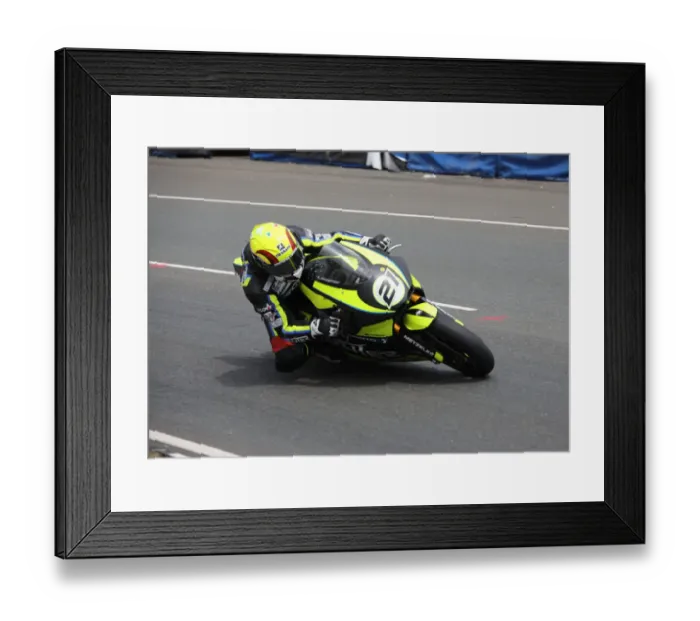 Framed Print : Ian Lougher (Suter) 2018 Senior TT Framed Print : Ian Lougher (Suter) 2018 Senior TT
