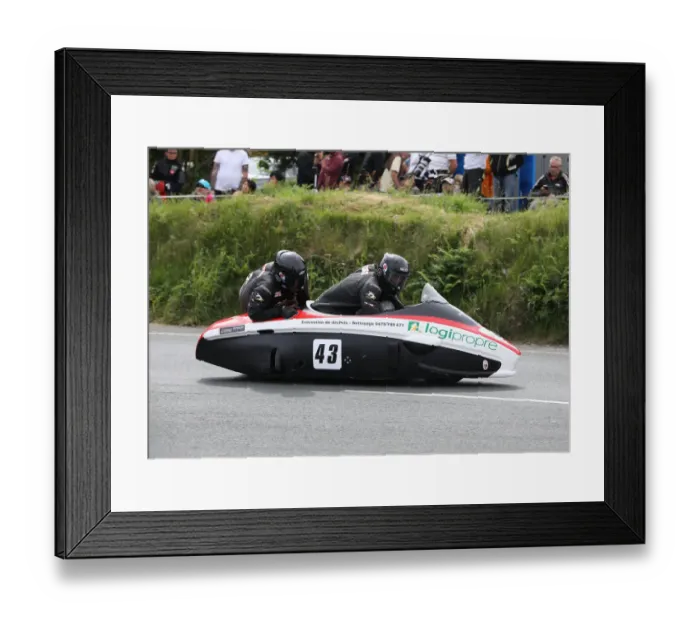 Framed Print : Paul Leglise & Ben McBride (DrVracing) 2018 Sidecar TT Framed Print : Paul Leglise & Ben McBride (DrVracing) 2018 Sidecar TT