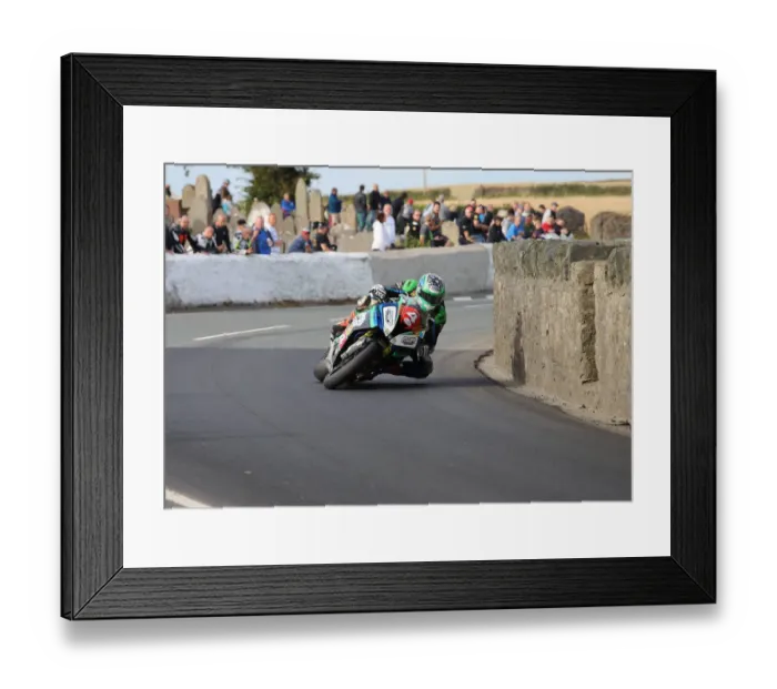 Framed Print : Michael Sweeney (BMW) 2018 Southern 100 Framed Print : Michael Sweeney (BMW) 2018 Southern 100