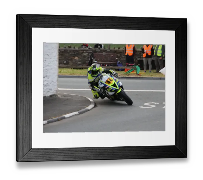 Framed Print : Rob Hodson (Triumph) 2018 Southern 100 Framed Print : Rob Hodson (Triumph) 2018 Southern 100