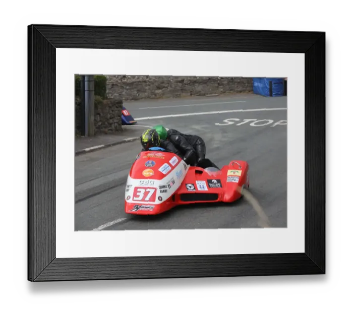 Framed Print : Nigel Smith & Chris McGahan (Bellas Honda) 2018 Southern 100 Framed Print : Nigel Smith & Chris McGahan (Bellas Honda) 2018 Southern 100