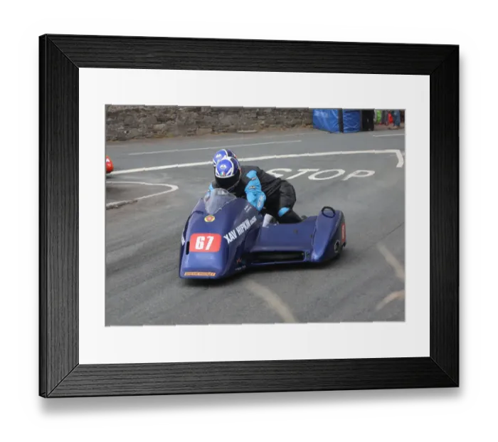 Framed Print : Alan Warner & Ian Tennant (Ireson Suzuki) 2018 Southern 100 Framed Print : Alan Warner & Ian Tennant (Ireson Suzuki) 2018 Southern 100