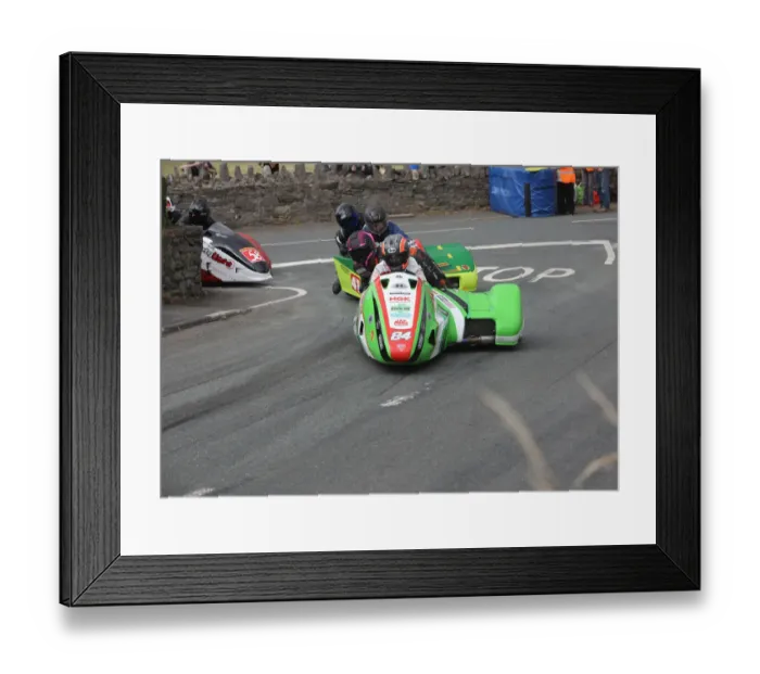 Framed Print : Maria Costello & Sarah Stokoe (LCR Kawasaki) 2018 Southern 100 Framed Print : Maria Costello & Sarah Stokoe (LCR Kawasaki) 2018 Southern 100