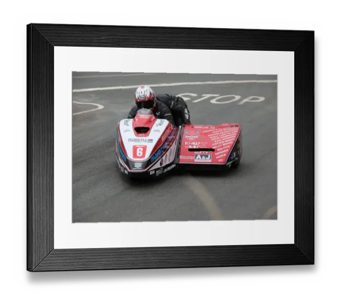 Framed Print : Karl Bennett & Maxime Vasseur (Suzuki) 2018 Southern 100 Framed Print : Karl Bennett & Maxime Vasseur (Suzuki) 2018 Southern 100