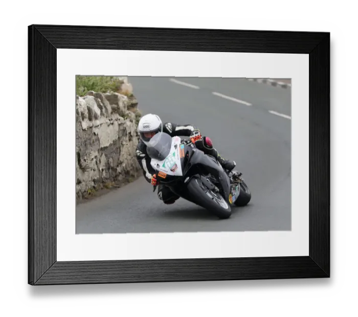 Framed Print : Daniel Capper (Suzuki) 2018 Southern 100 Framed Print : Daniel Capper (Suzuki) 2018 Southern 100