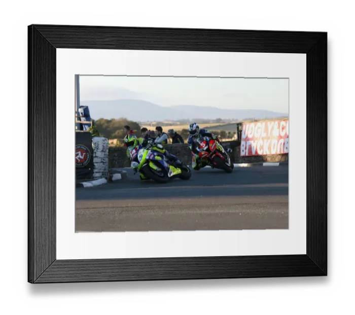 Framed Print : Rob Hodson (BMW) & Ivan Lintin (Kawasaki) 2018 Southern 100 Framed Print : Rob Hodson (BMW) & Ivan Lintin (Kawasaki) 2018 Southern 100