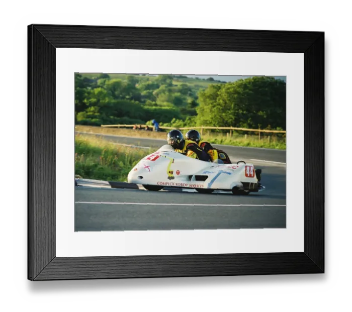 Framed Print : Andy Thompson & Steve Harpham (Fanuc Honda) 2004 Sidecar TT Framed Print : Andy Thompson & Steve Harpham (Fanuc Honda) 2004 Sidecar TT