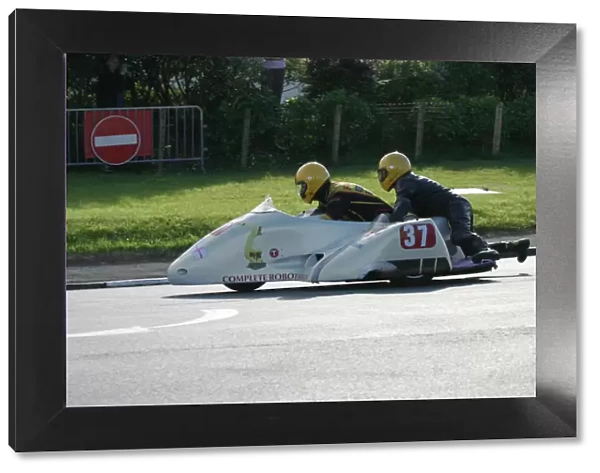 Andy Thomas & Steve Harpham (Fanuc Honda) 2005 Sidecar TT