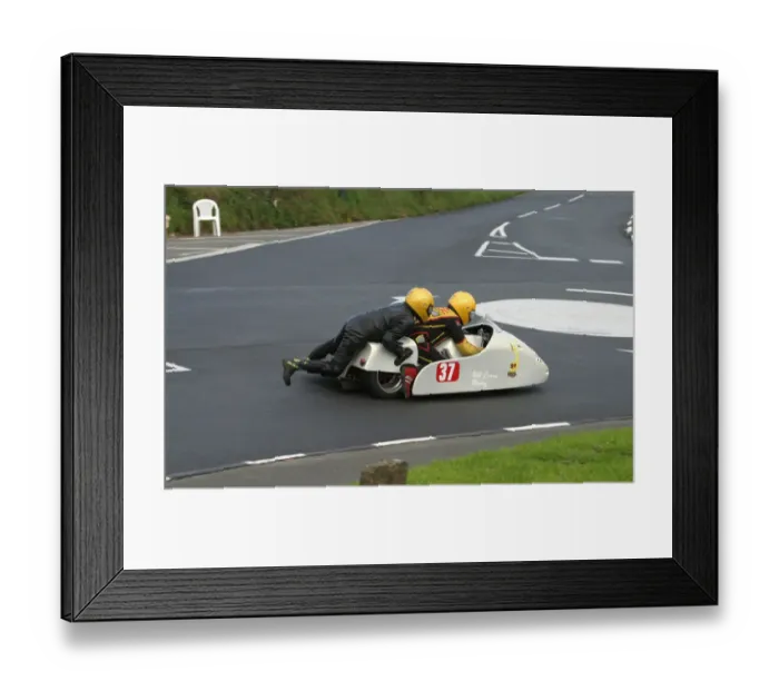 Framed Print : Andy Thompson & Steve Harpham (Fanuc Honda) 2005 Sidecar TT Framed Print : Andy Thompson & Steve Harpham (Fanuc Honda) 2005 Sidecar TT