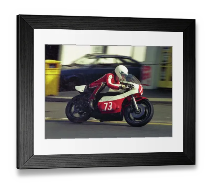 Framed Print : Steve Hislop (Yamaha) 1983 Newcomers Manx Grand Prix Framed Print : Steve Hislop (Yamaha) 1983 Newcomers Manx Grand Prix
