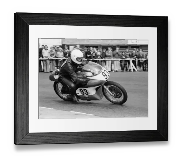 Framed Print : Steve Skinner (Arter Matchless) 1975 Senior Manx Grand Prix Framed Print : Steve Skinner (Arter Matchless) 1975 Senior Manx Grand Prix