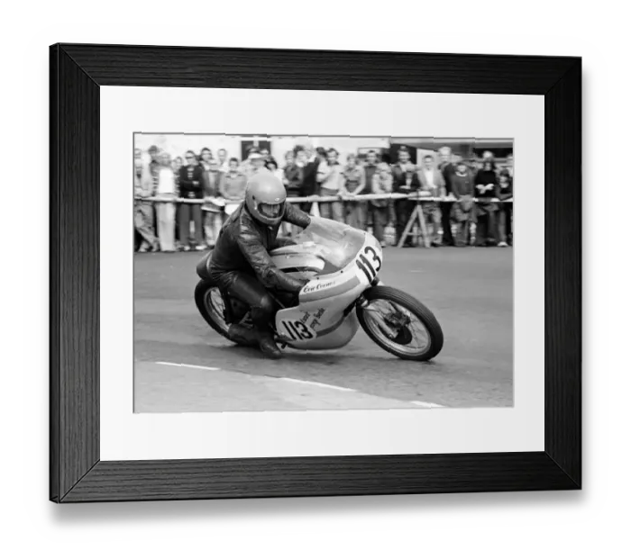 Framed Print : Eric Cornes (Beale Norton) 1975 Senior Manx Grand Prix Framed Print : Eric Cornes (Beale Norton) 1975 Senior Manx Grand Prix