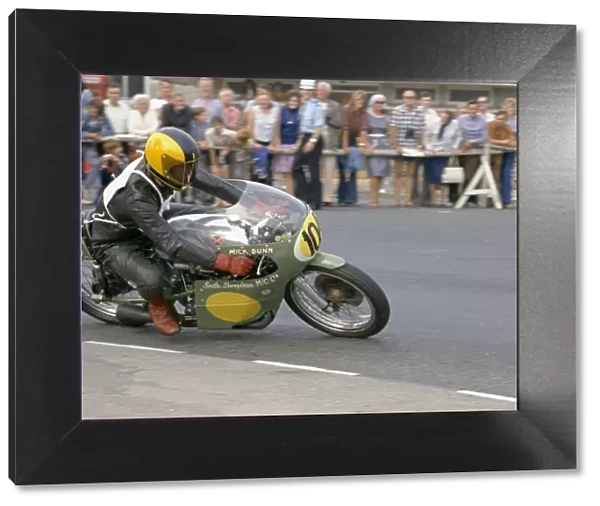 Mike Dunn (Seeley) 1975 Senior Manx Grand Prix