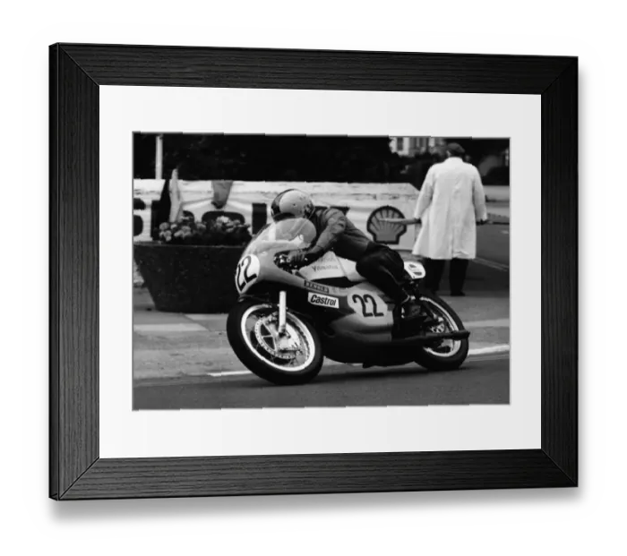 Framed Print : Mike Dunn (Yamaha) 1977 Senior Manx Grand Prix Framed Print : Mike Dunn (Yamaha) 1977 Senior Manx Grand Prix