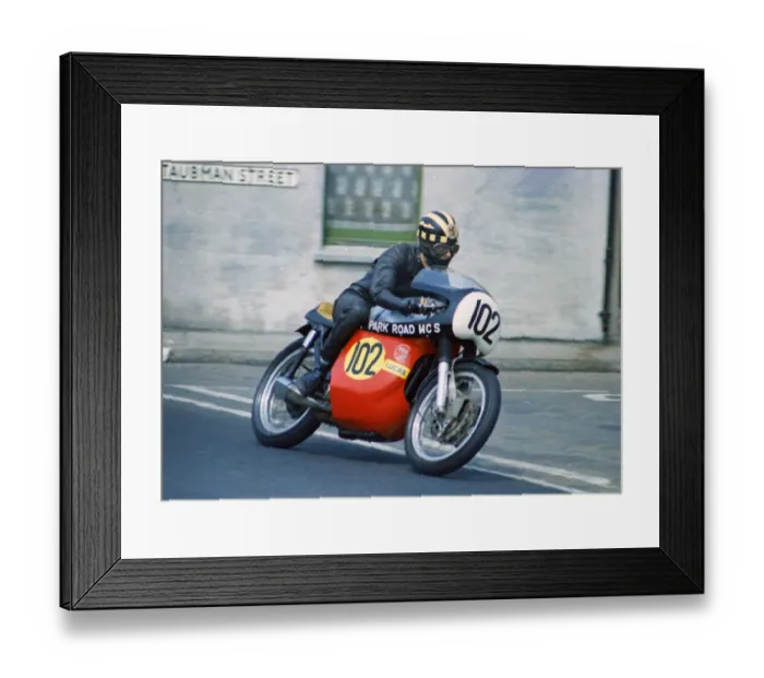 Framed Print : Ron Fursman (Norton) 1970 Senior TT Framed Print : Ron Fursman (Norton) 1970 Senior TT
