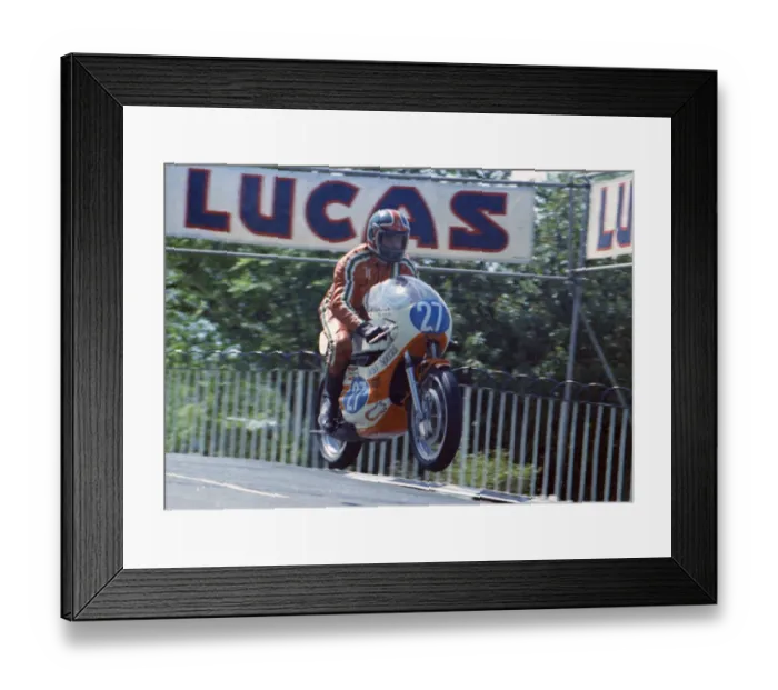 Framed Print : Tom Herron (Yamaha) 1973 Juniora TT Framed Print : Tom Herron (Yamaha) 1973 Juniora TT