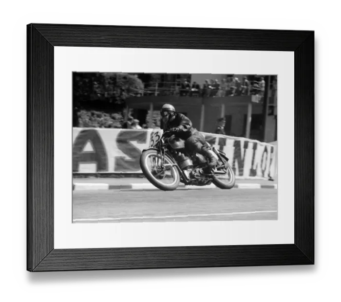 Framed Print : Arthur Lavington (Velocette) 1957 Junior TT Framed Print : Arthur Lavington (Velocette) 1957 Junior TT