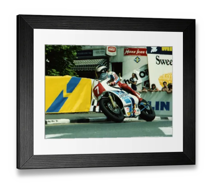 Framed Print : Phil Read (Oxford Yoshimura Suzuki) 1982 Formula One TT Framed Print : Phil Read (Oxford Yoshimura Suzuki) 1982 Formula One TT