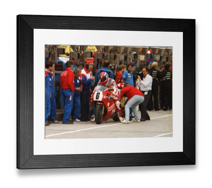Framed Print : Steve Hislop (Honda) 1990 Formula One TT Framed Print : Steve Hislop (Honda) 1990 Formula One TT