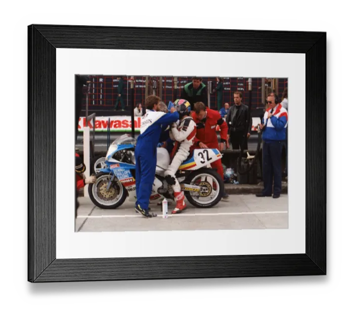 Framed Print : Steve Williams (Yamaha) 1990 Formula One TT Framed Print : Steve Williams (Yamaha) 1990 Formula One TT