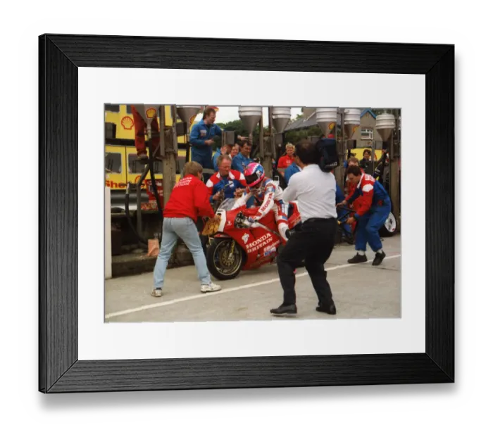 Framed Print : Steve Hislop (Honda) 1990 Formula One TT Framed Print : Steve Hislop (Honda) 1990 Formula One TT