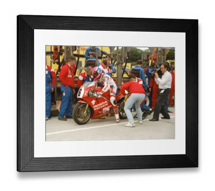 Framed Print : Steve Hislop (Honda) 1990 Formula One TT Framed Print : Steve Hislop (Honda) 1990 Formula One TT