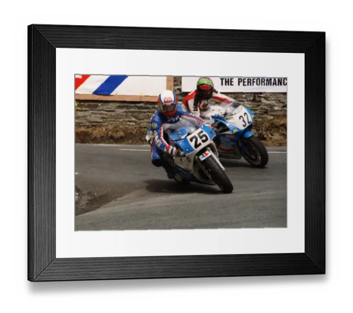Framed Print : Steve Hazlett (Honda) and Steve Wlliams (Yamaha) 1990 Formula One TT Framed Print : Steve Hazlett (Honda) and Steve Wlliams (Yamaha) 1990 Formula One TT