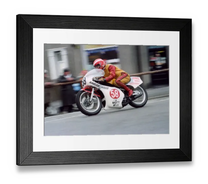 Framed Print : Dave Rope (Yamaha) 1980 Newcomers Manx Grand Prix Framed Print : Dave Rope (Yamaha) 1980 Newcomers Manx Grand Prix